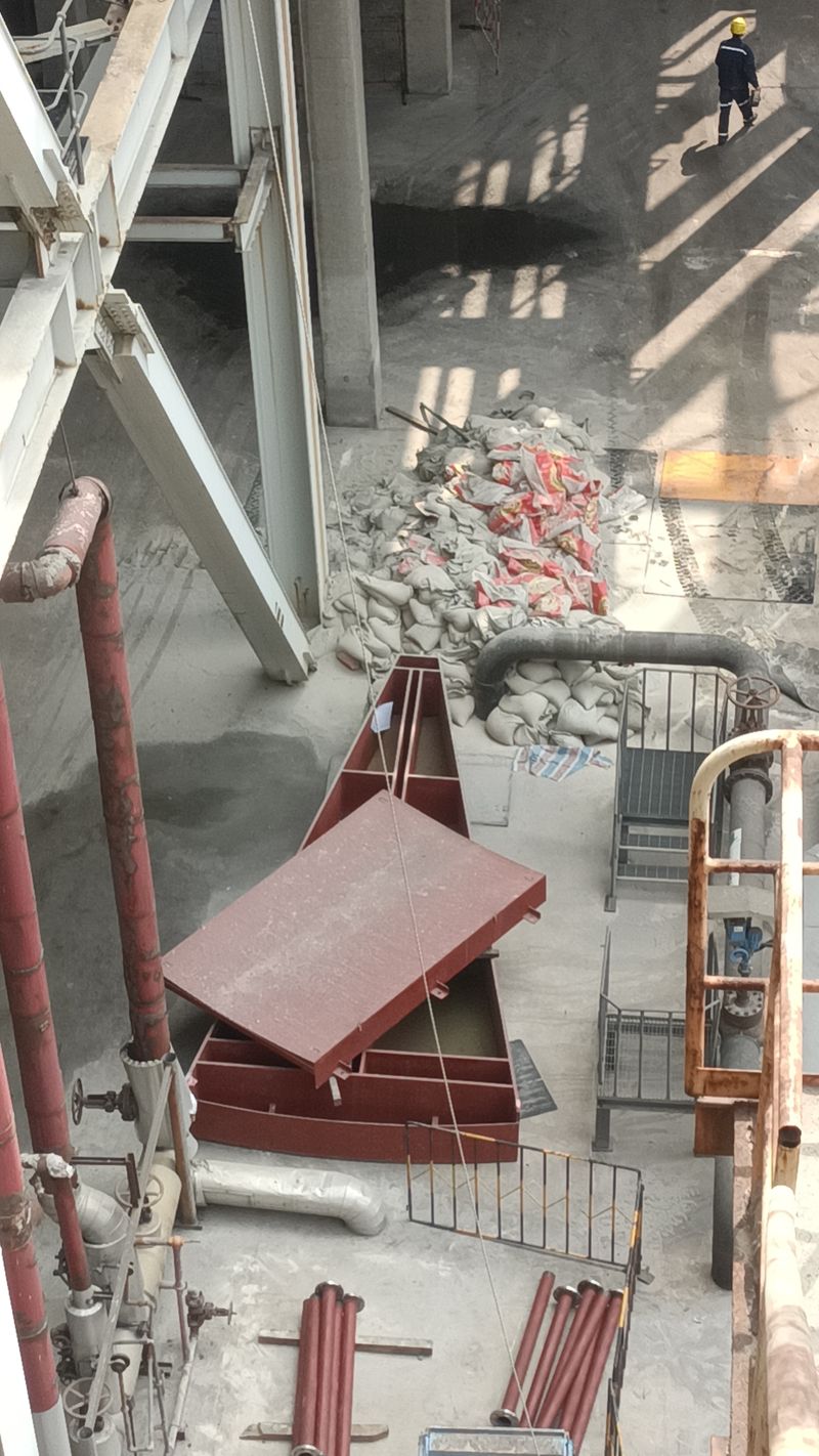 11空預器B側扇型板正在吊裝前準備工作